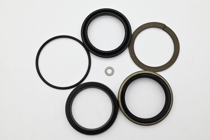 Zestaw uszczelnień siłownika podnoszenia Mitsubishi FG20N (F17D) typ B