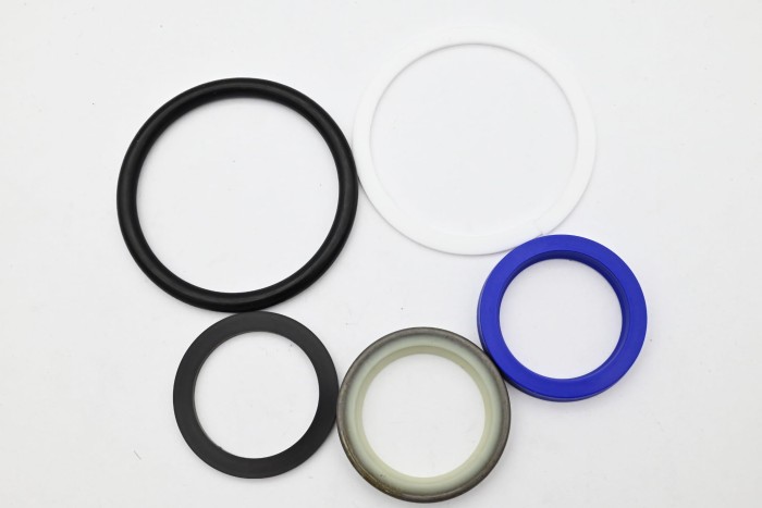 Zestaw uszczelnień siłownika pochyłu Mitsubishi FG20 (F17A) typ C