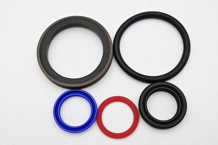 Zestaw uszczelnień siłownika pochyłu Mitsubishi FG15 (F25B)