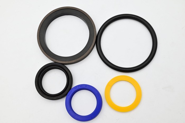 Zestaw uszczelnień siłownika pochyłu Mitsubishi FG20N (EF17DL) 