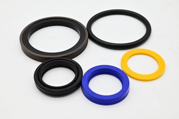 Zestaw uszczelnień siłownika pochyłu Mitsubishi FG20N (EF17DL) 