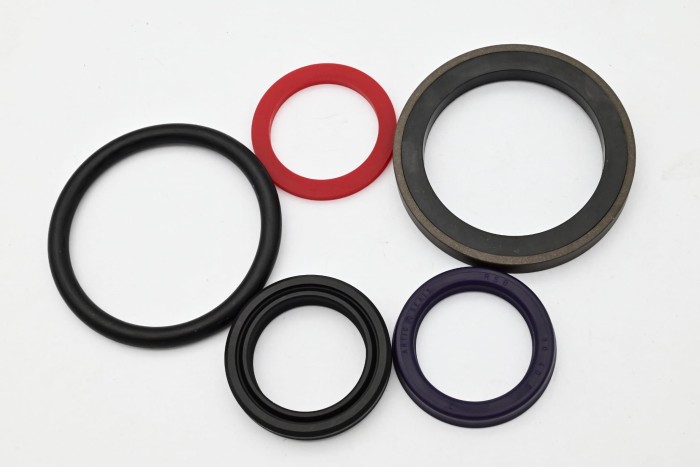 Zestaw uszczelnień siłownika pochyłu Mitsubishi FG15 (EF25A)