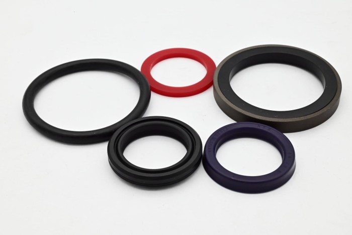 Zestaw uszczelnień siłownika pochyłu Mitsubishi FG15 (EF25A)