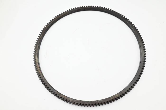 Wieniec zębaty koła zamachowego Nissan J15