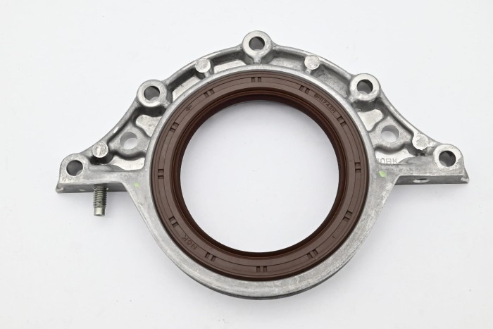 Obudowa uszczelniacza wału tył Toyota 5K