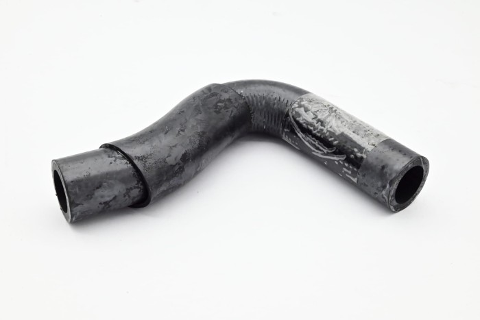 Przewód wodny pompa-termostat Nissan J01