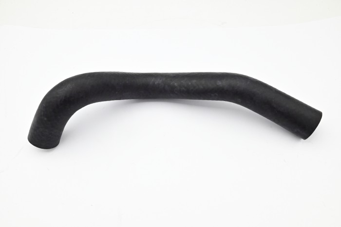 Przewód chłodnicy Nissan UGD02 górny