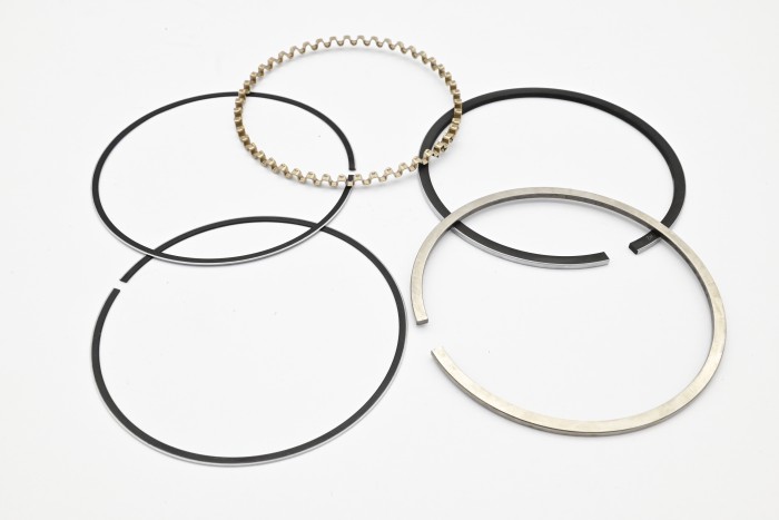 Pierścienie tłokowe silnika 4G52 STD