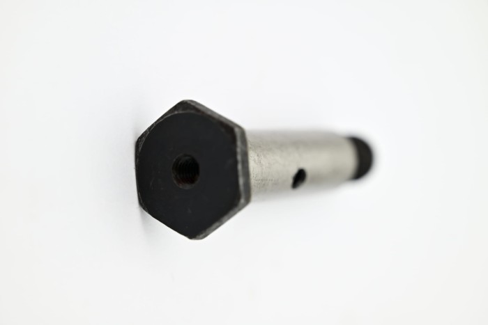 Sworzeń łącznika Nissan D02 typ B