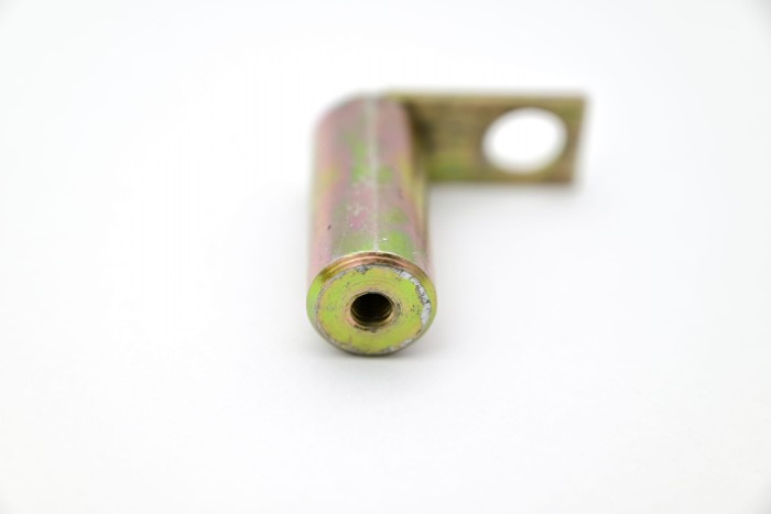 Sworzeń łącznika Nissan D02 od 2005