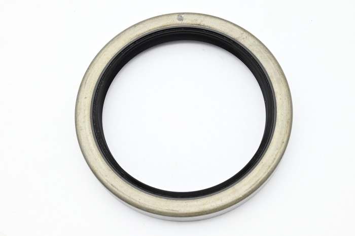 Uszczelniacz piasty tył Mitsubishi FG/FD10-30