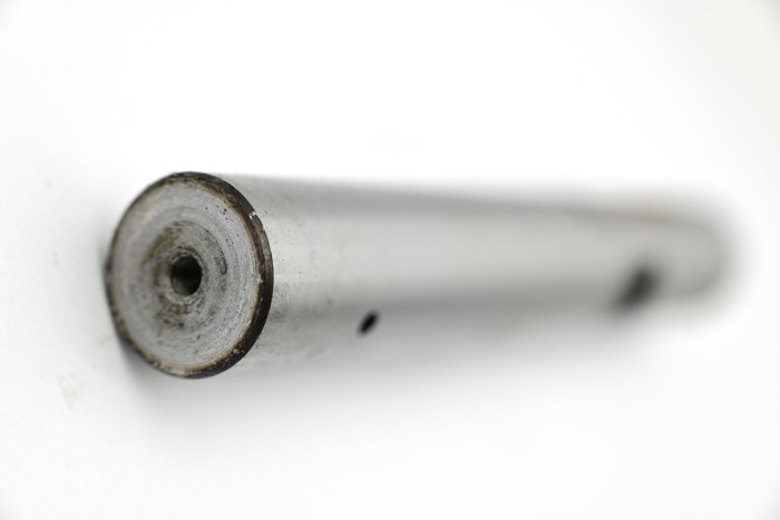 Sworzeń zwrotnicy Toyota 7FG/FD10-18 prawy pod czujnik (98-01)