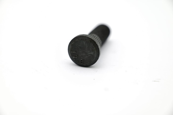 Szpilka piasty tył Nissan 1F2