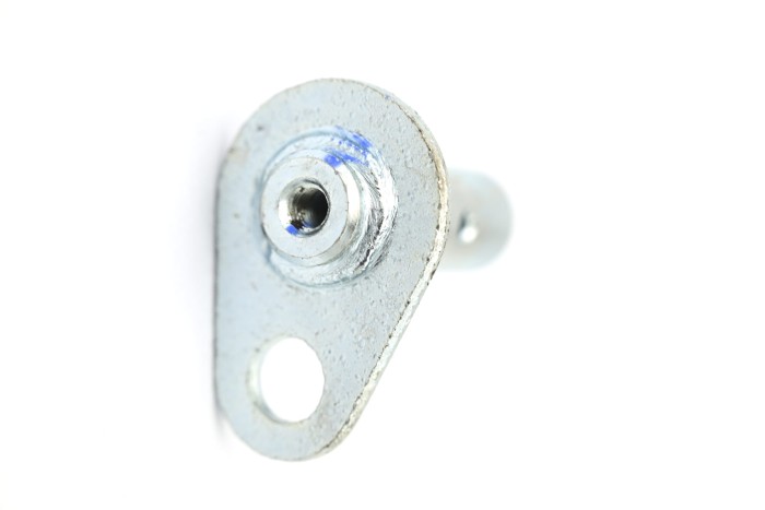 Sworzeń łącznika skrętu Nissan 1F2 od zwrotnicy