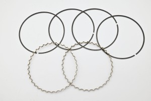 Pierścienie tłokowe silnika 4Y 1,00