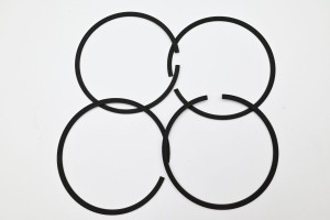 Pierścienie tłokowe silnika 4Y 0,50