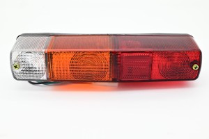 Lampa tył Nissan J01