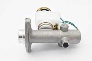 Pompa hamulcowa Nissan UGH02 