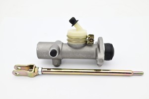 Pompa hamulcowa Nissan J01