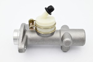 Pompa hamulcowa Nissan J02