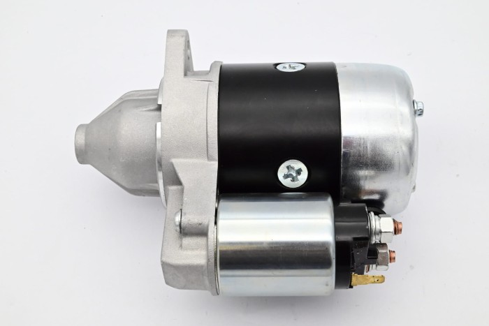 Rozrusznik Mitsubishi 4G33