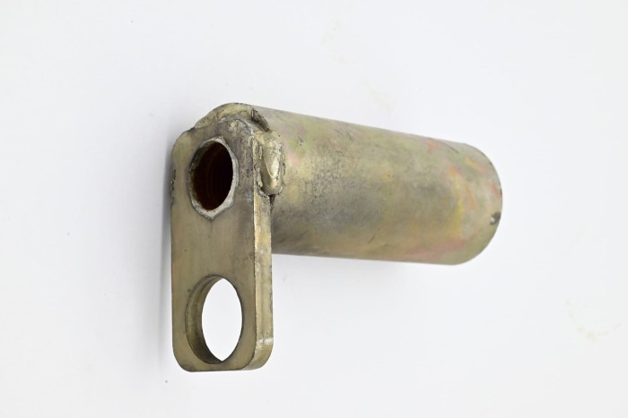 Sworzeń siłownika pochyłu Nissan L01 /maszt/